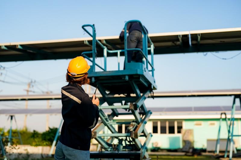 Plataformas Elevatórias para Obras em Áreas Urbanas de Difícil Acesso Plataformas Elevatórias para Obras em Áreas Urbanas de Difícil Acesso
